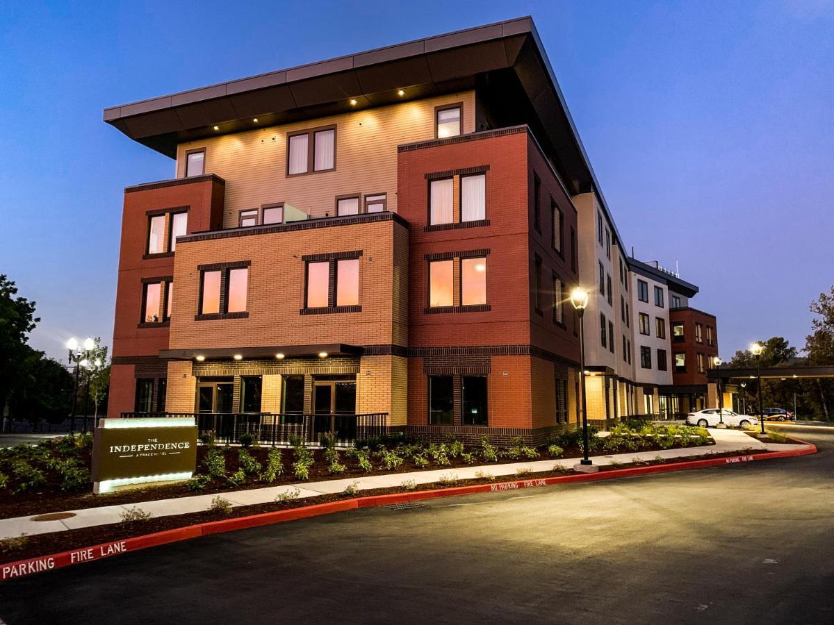 The Independence Hotel Exterior foto